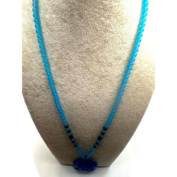 NEW Acrylic Blue Beaded Floral Pendant Necklace - Picture 8 of 12